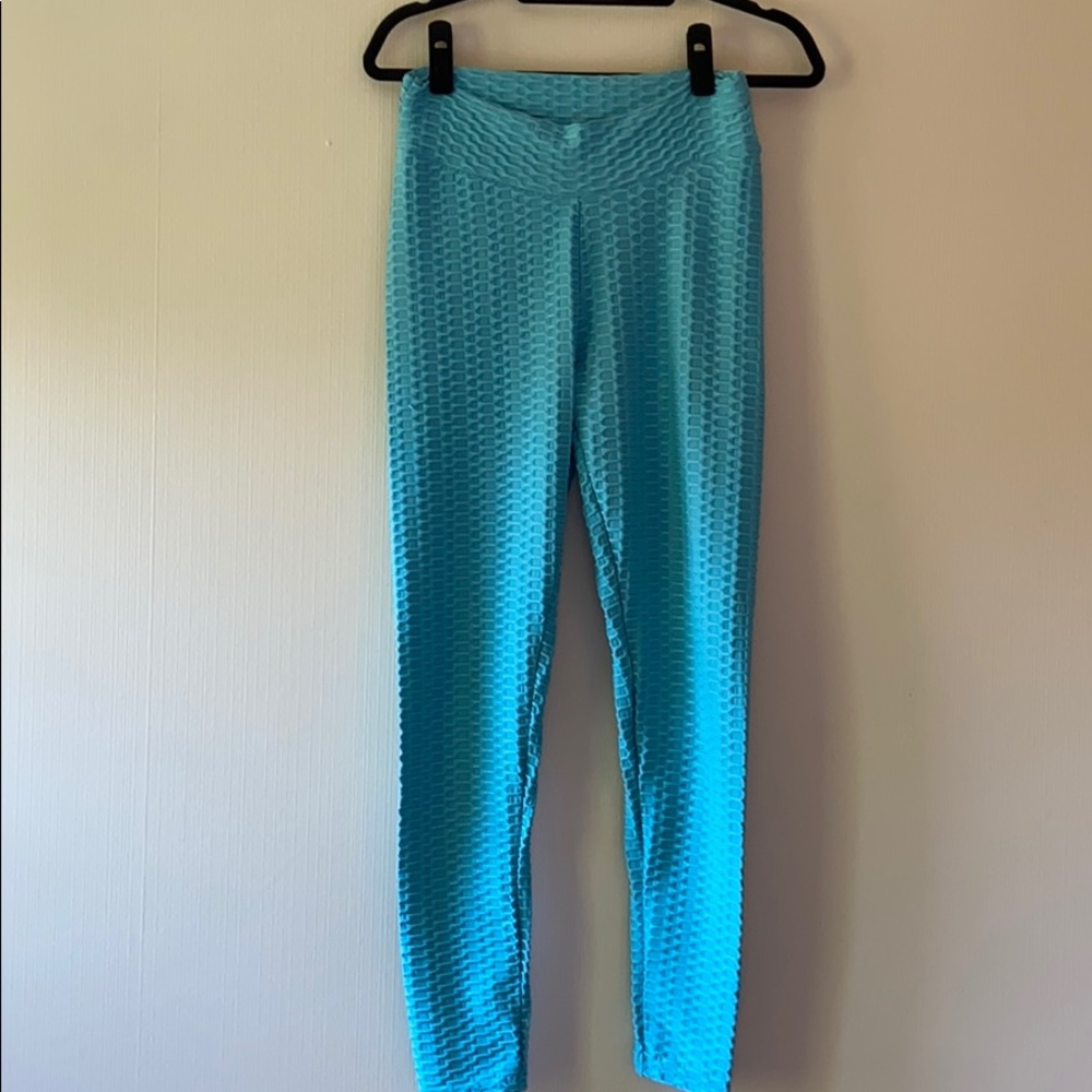 Tiffany blue booty scrunch leggings